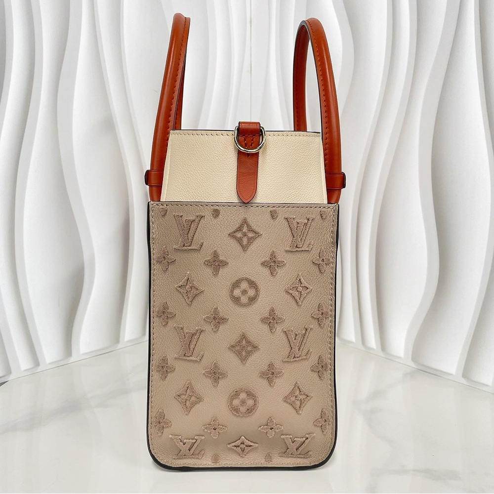 Louis Vuitton Onthego MM Tri-Color Leather Tote Bag - Picture 3 of 12